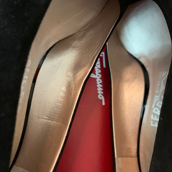 SALVATORE FERRAGAMO POINTY SUEDE PUMPS SIZE 7 C - Picture 11 of 14